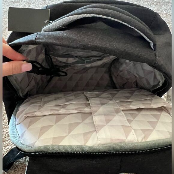 Samsung Modern Tech Backpack – Black Laptop & Travel Bag - Picture 7 of 9